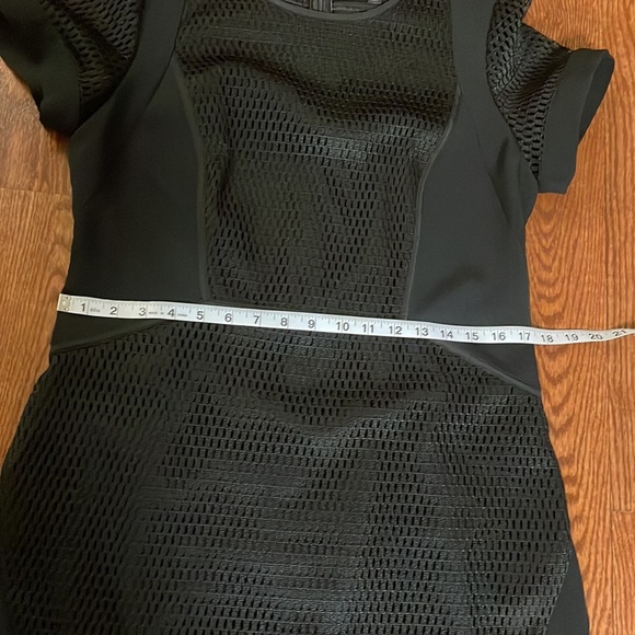 BANANA REPUBLIC dress black DOLPHIN HEM mesh / fishnet overlay size 14P - Picture 15 of 17